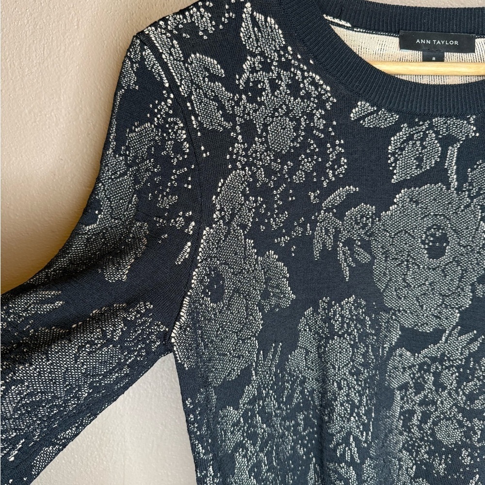 Ann Taylor Black and Cream Floral Patterned Crew Neck Sweater Size Medium Boho - Picture 4 of 16